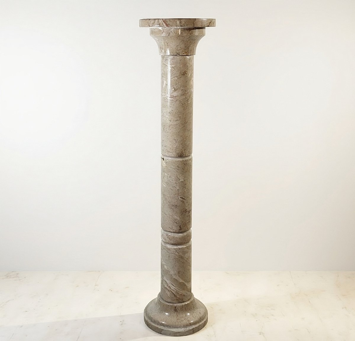 Column In Beige Marble-photo-3