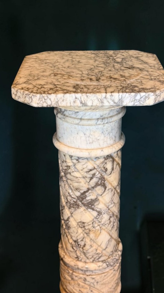 Column/capital In Arabescato Marble -photo-5
