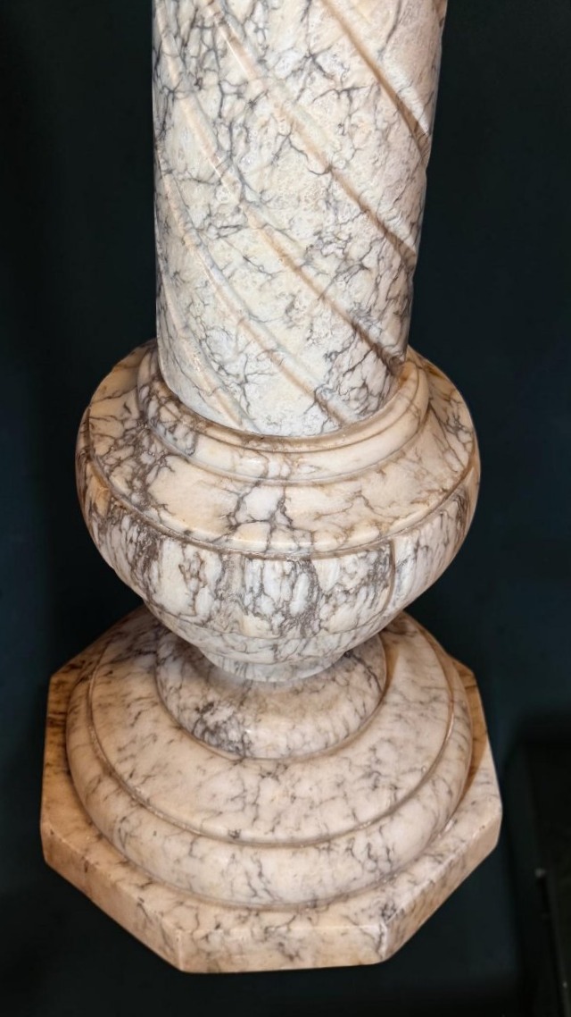 Column/capital In Arabescato Marble -photo-6