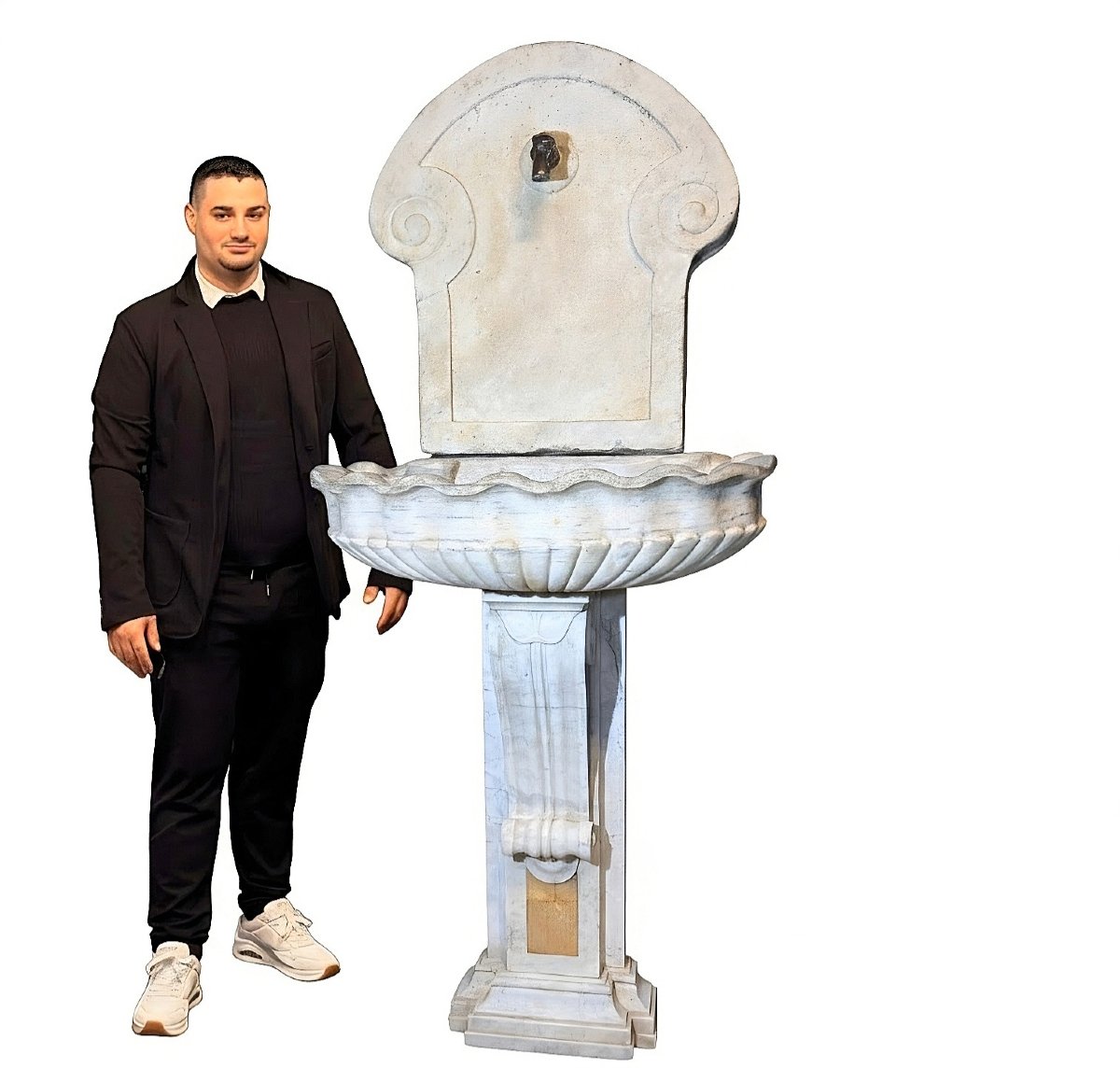 16th-century Wall-mounted Fountain Made Of Rare Marble With A Shell-shaped Basin -photo-2