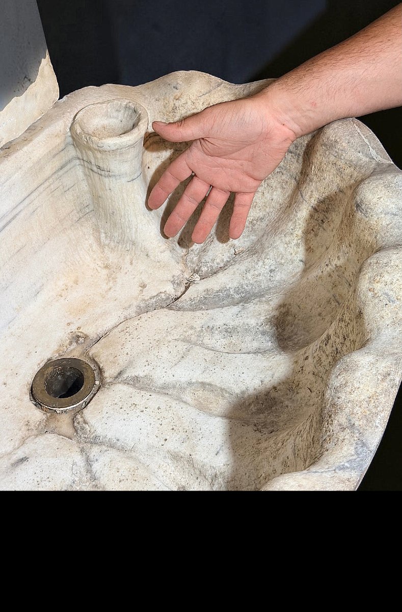 16th-century Wall-mounted Fountain Made Of Rare Marble With A Shell-shaped Basin -photo-4