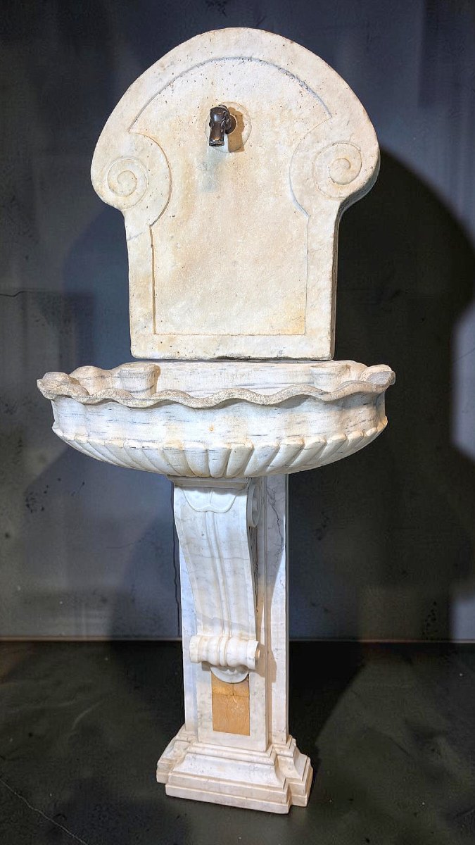 16th-century Wall-mounted Fountain Made Of Rare Marble With A Shell-shaped Basin -photo-7