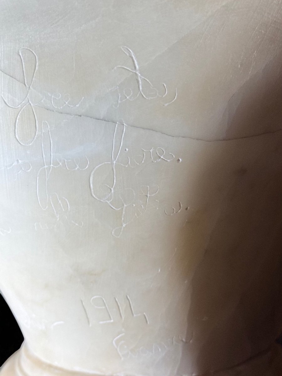 Bust Depicting A Smiling Young Girl With A Love Dedication On The Back-photo-4