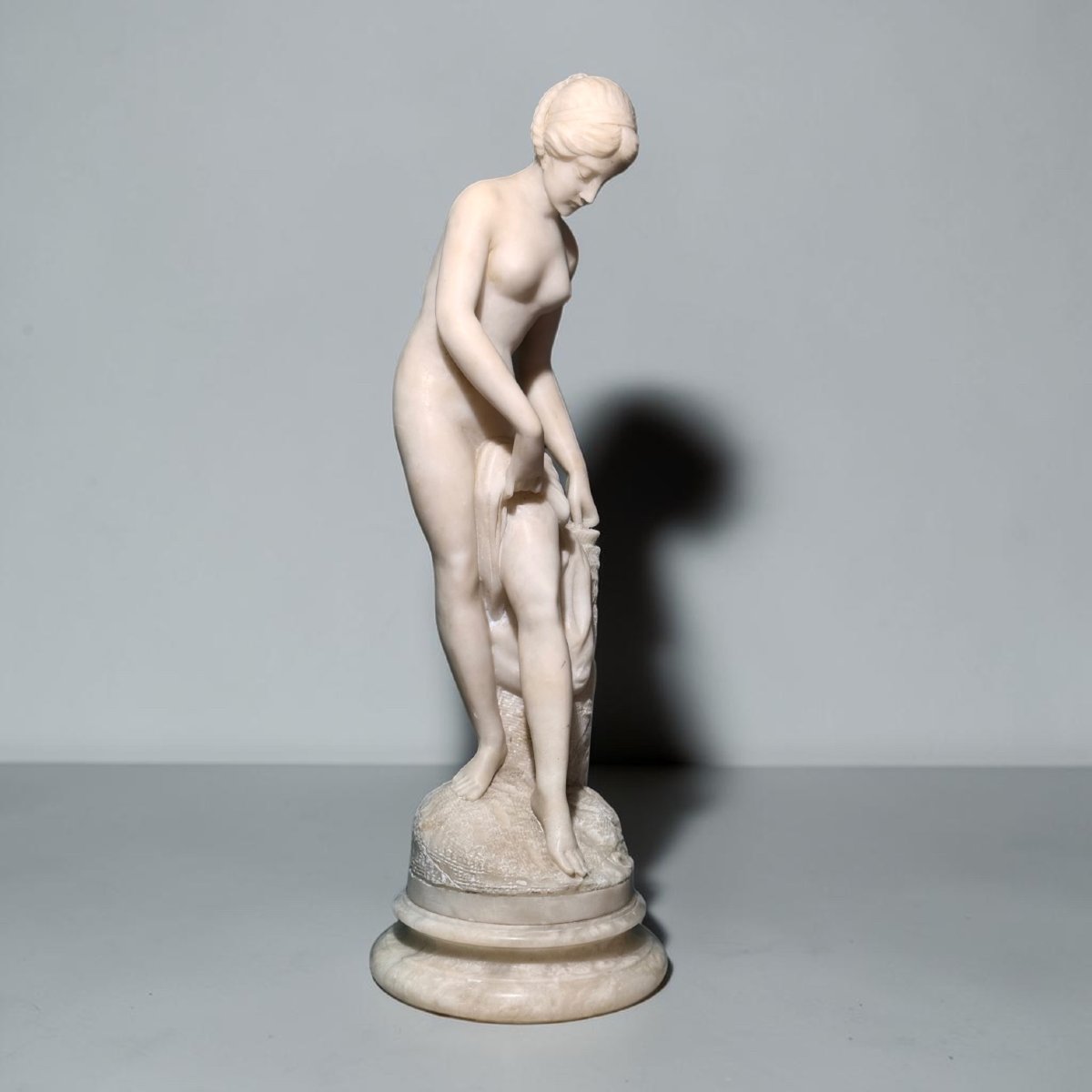 Statue Depicting A Young Naked Girl -photo-3