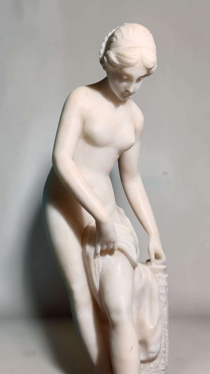Statue Depicting A Young Naked Girl -photo-6