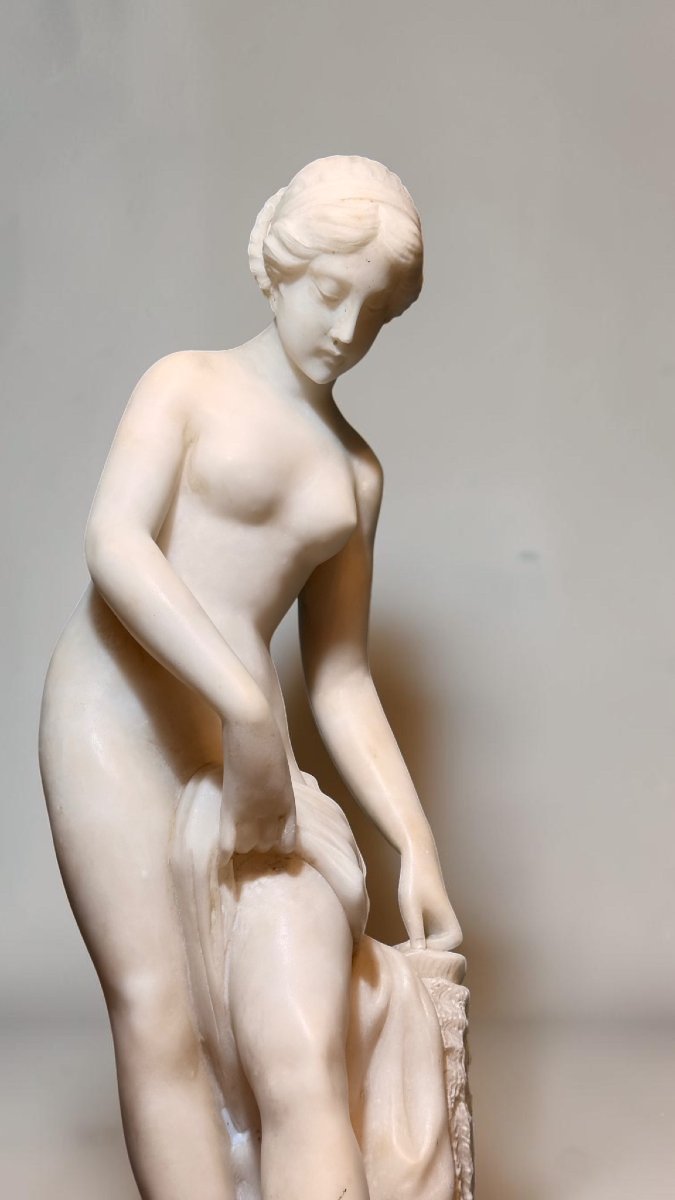 Statue Depicting A Young Naked Girl -photo-7
