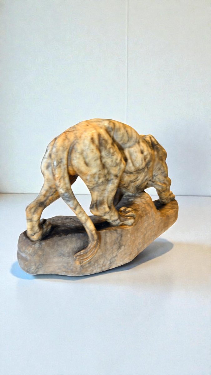 Roaring Tiger In Yellow Arabescato Marble -photo-2