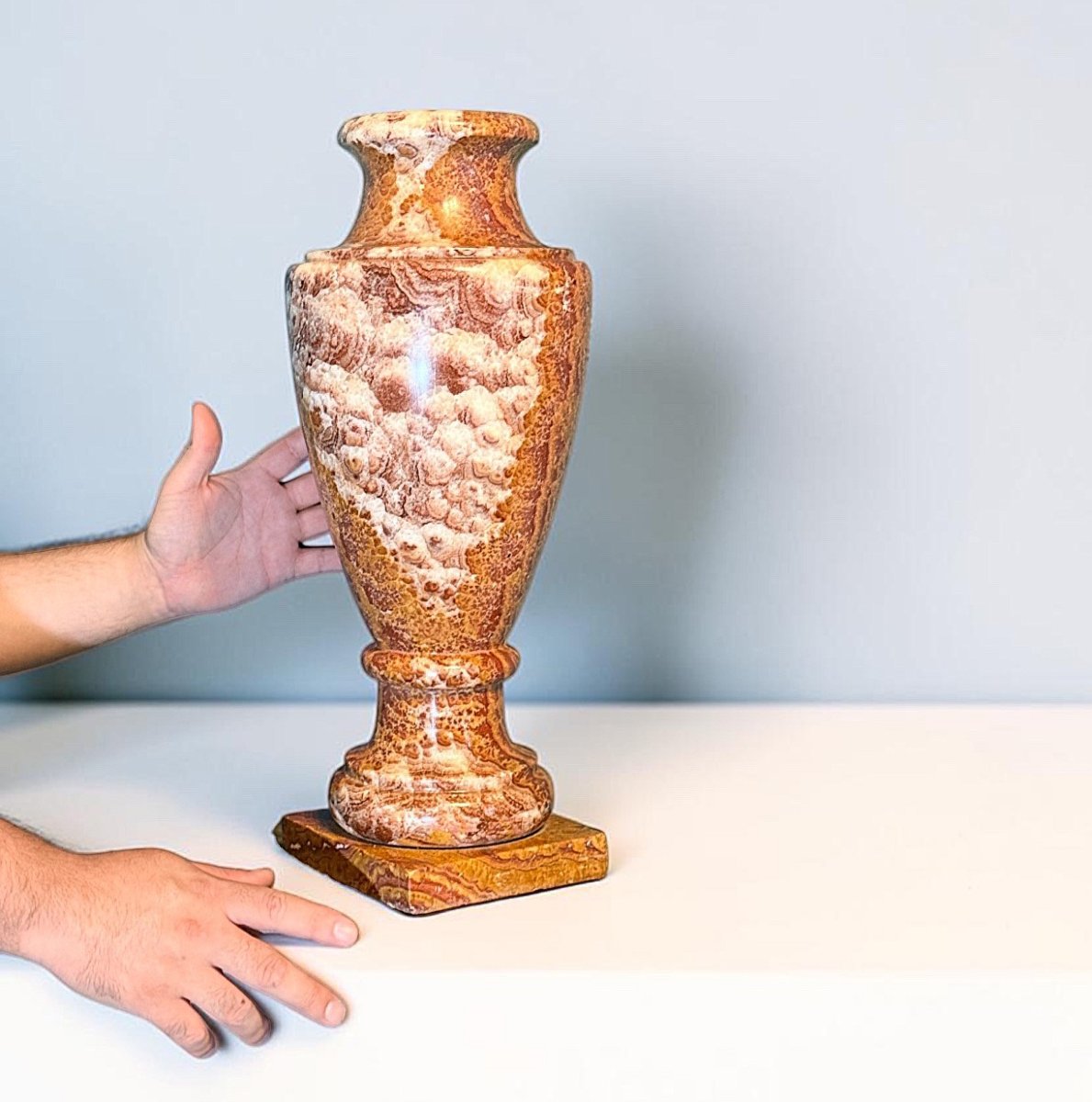 Vase en Marbre Rouge à veinage ouvert d'une rare nuance, datant du XIXe siècle-photo-1
