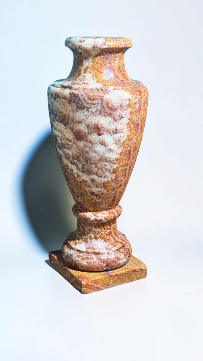 Vase en Marbre Rouge à veinage ouvert d'une rare nuance, datant du XIXe siècle-photo-2