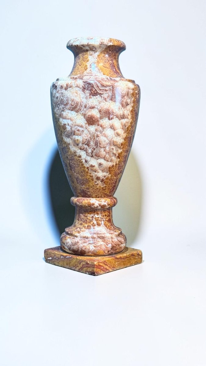 Vase en Marbre Rouge à veinage ouvert d'une rare nuance, datant du XIXe siècle-photo-3