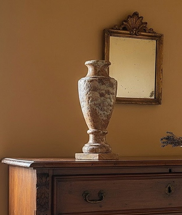 Vase en Marbre Rouge à veinage ouvert d'une rare nuance, datant du XIXe siècle-photo-4
