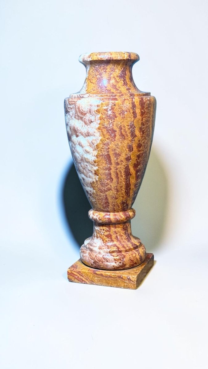 Vase en Marbre Rouge à veinage ouvert d'une rare nuance, datant du XIXe siècle-photo-5