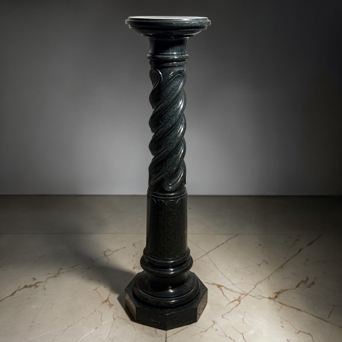 Twisted Column/capital In Green Marble -photo-2