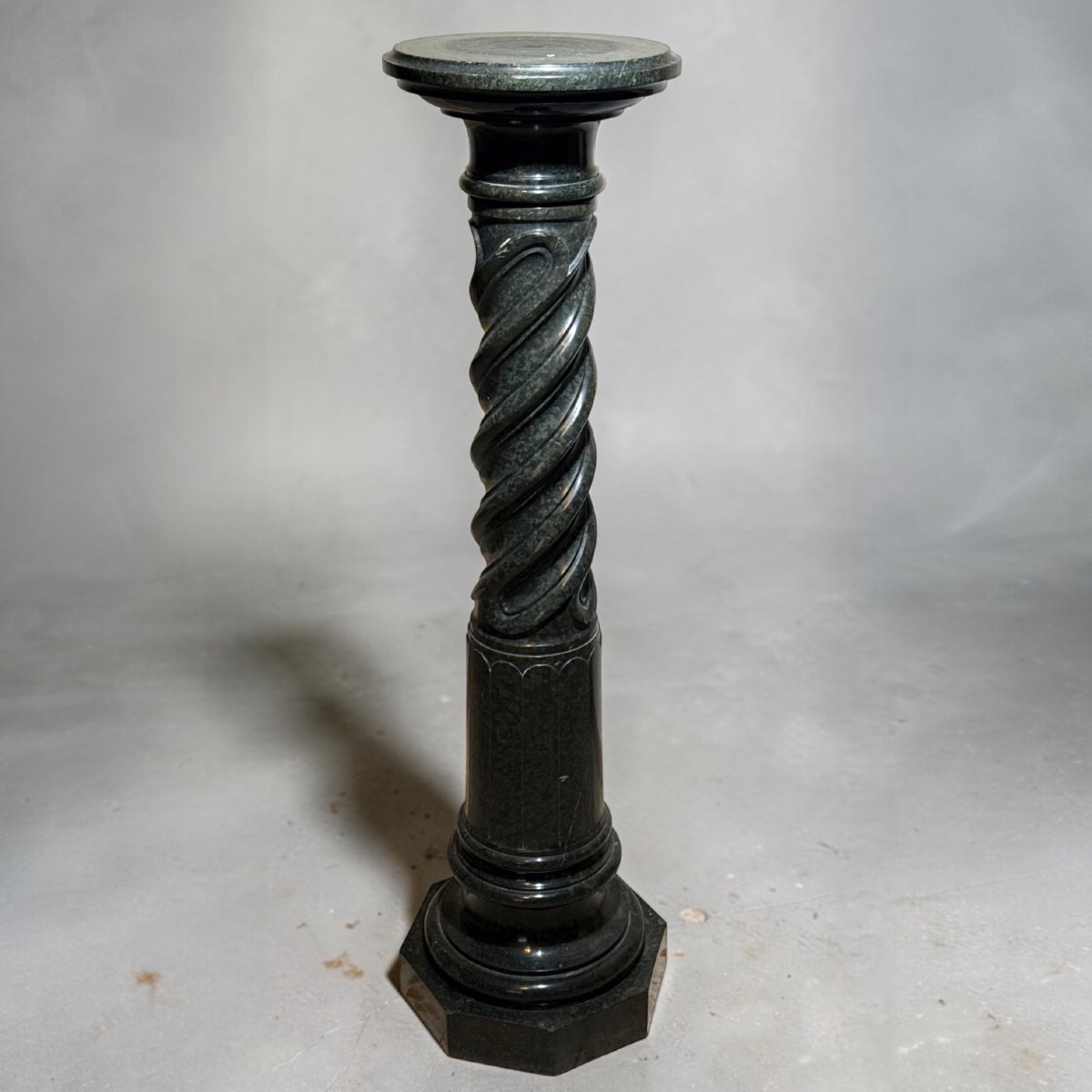 Twisted Column/capital In Green Marble -photo-5