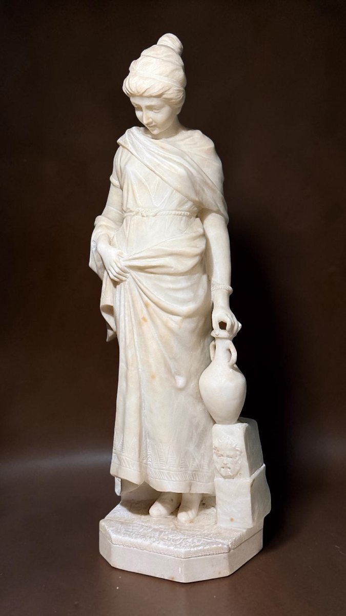 Statue représentant une dame néoclassique tenant une cruche -photo-3