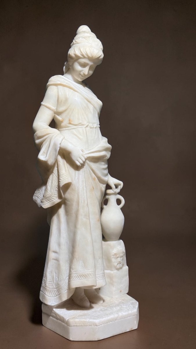 Statue représentant une dame néoclassique tenant une cruche -photo-4