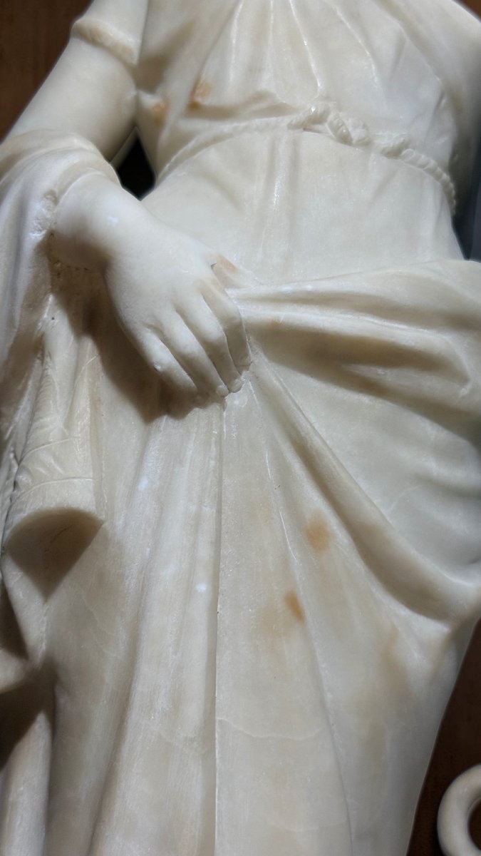 Statue représentant une dame néoclassique tenant une cruche -photo-5