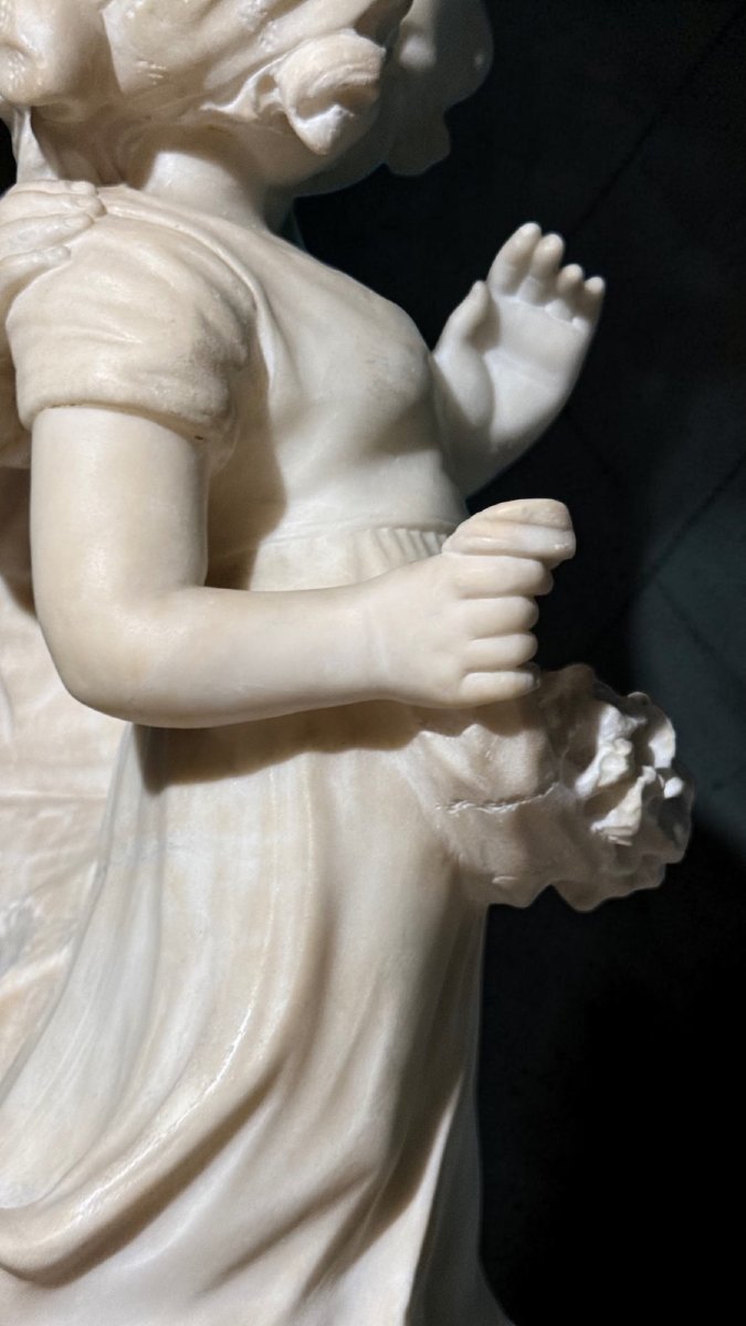 Statue Depicting A Young Couple Of Children -photo-3