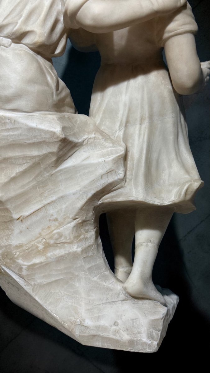 Statue Depicting A Young Couple Of Children -photo-2