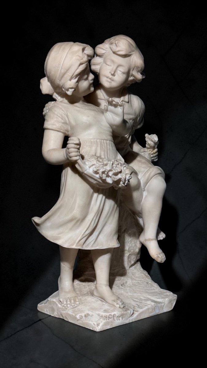 Statue Depicting A Young Couple Of Children -photo-4
