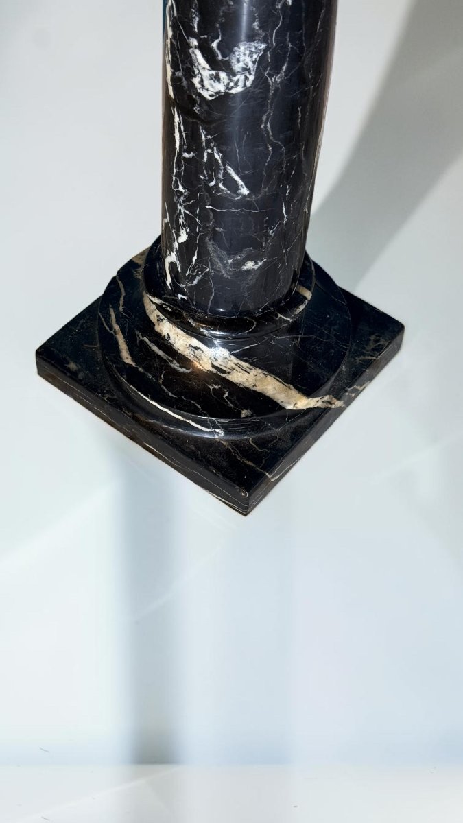 Column In Black Marble -photo-6