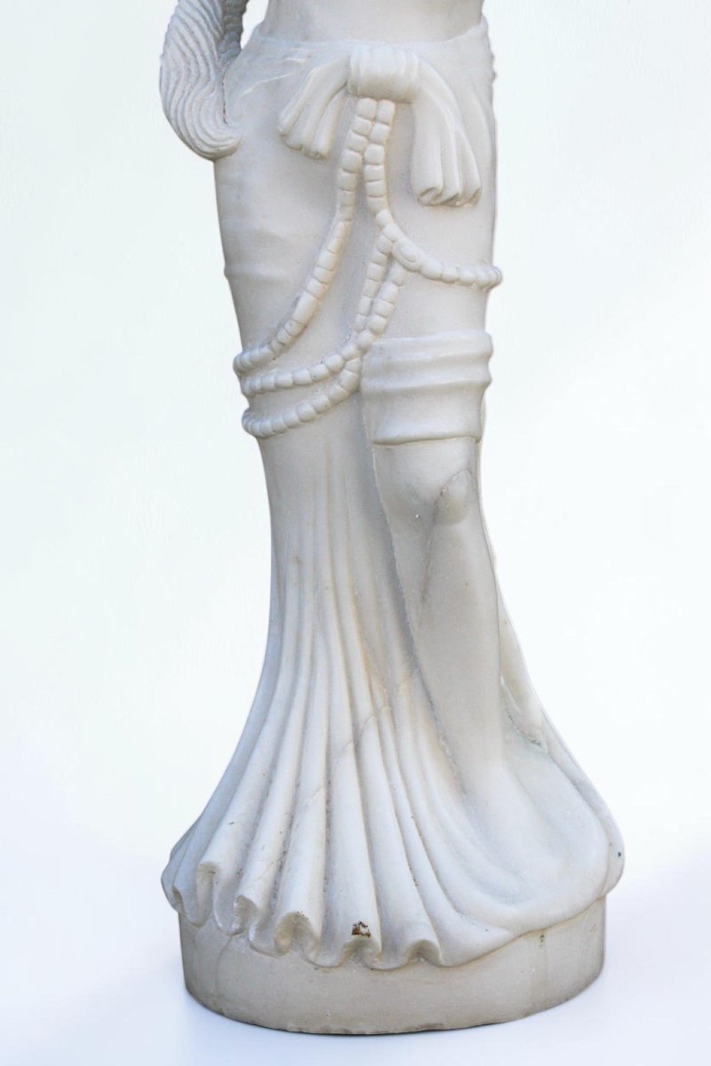 Statue fille souriante tenant une cruche, sculptée dans du Marbre Blanc-photo-7