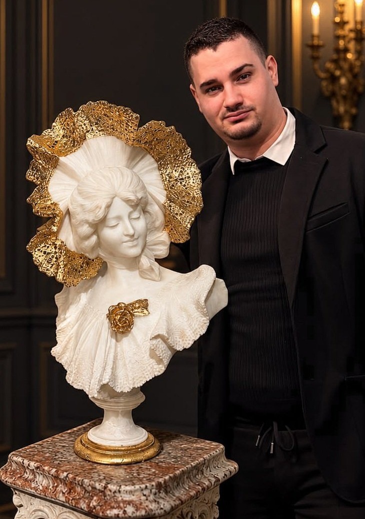 Bust Depicting A Beautiful, Smiling Young Woman Wearing A Large Hat; Marble With Gold Leaf-photo-8