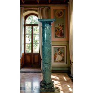 Colonne en marbre vert des Alpes