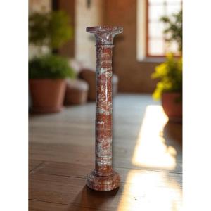 Colonne en marbre rouge