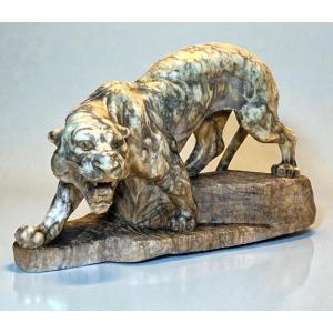 Tigre rugissant, sculpté entièrement à la main dans du marbre jaune arabesque