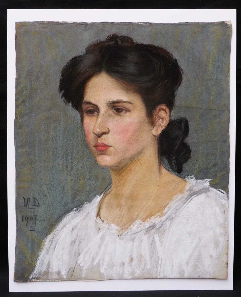 Marguerite DUBOIS de PACÉ, Portrait de jeune femme brune en chemise blanche-photo-4