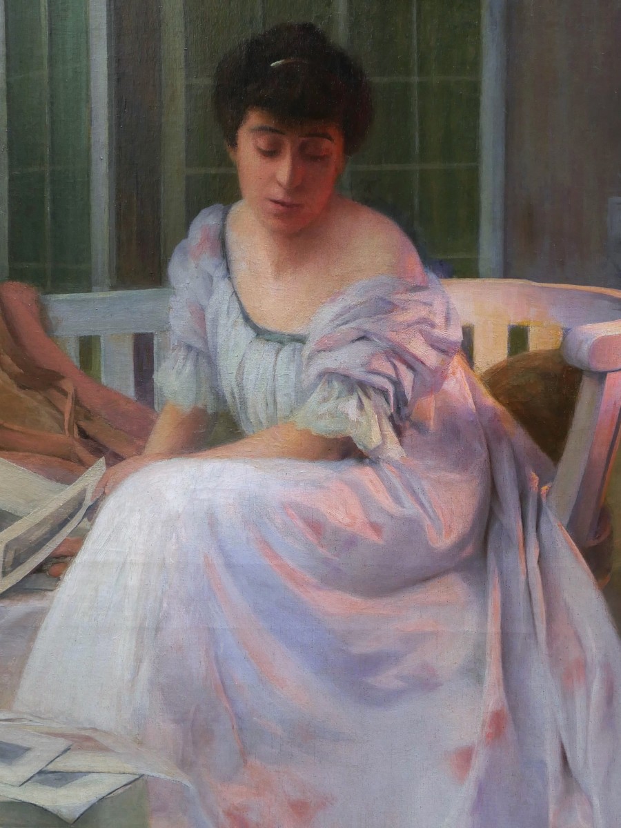 Baron Paul de TURGY, La femme de l'artiste au salon, feuilletant des estampes (GRAND FORMAT)-photo-2