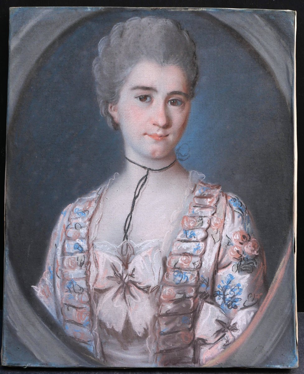 École FRANÇAISE XVIIIème siècle, Portrait de jeune femme au ruban noir, dessin au pastel-photo-1