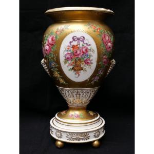 Manufacture DAGOTY, Vase en porcelaine à décor de fleurs