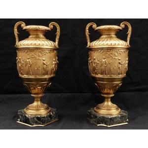 Attribué à Ferdinand BARBEDIENNE, Paire de vases en bronze au décor d'Apollon entouré des Muses