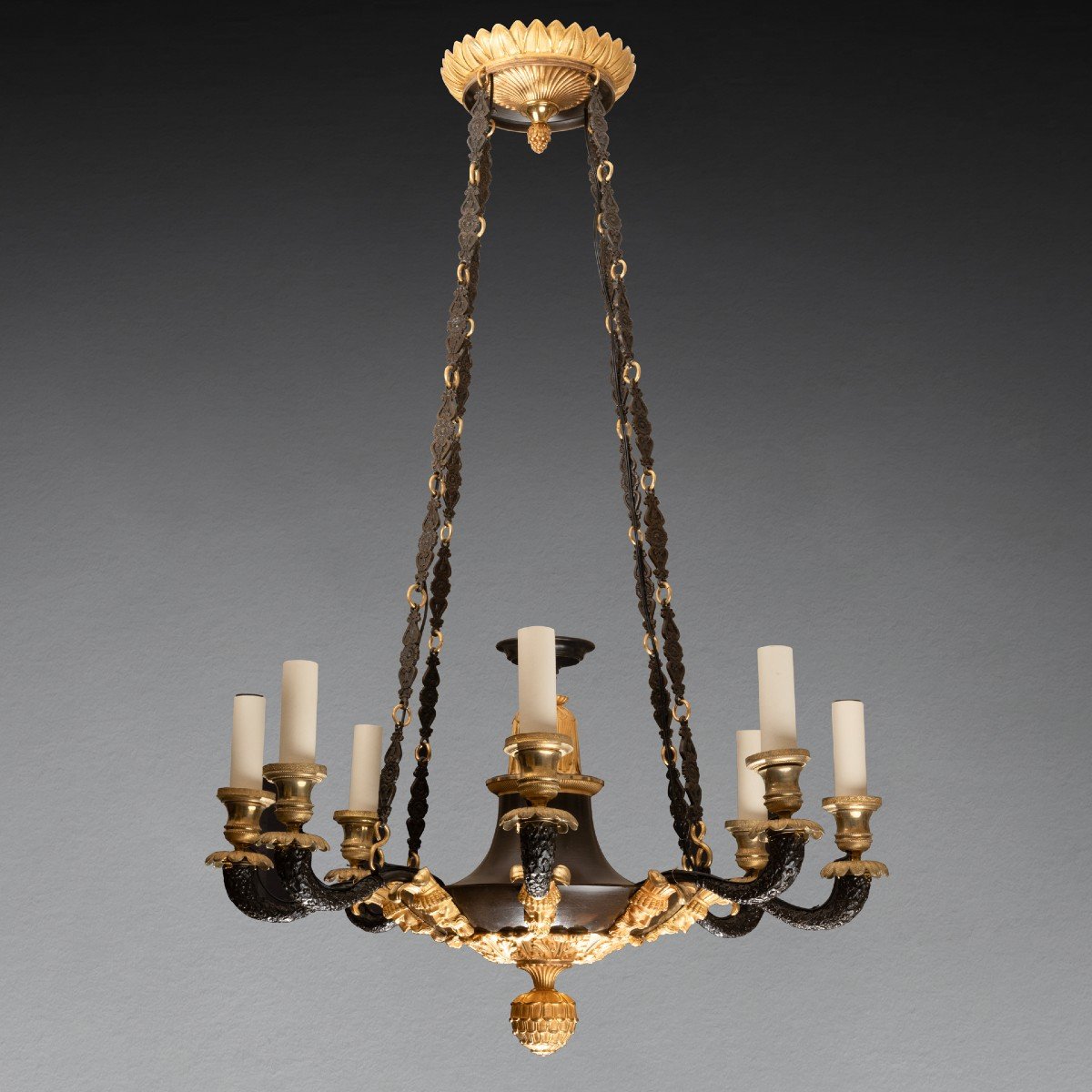 Lustre à huit lumières en bronze époque Restauration début du XIX ème siècle