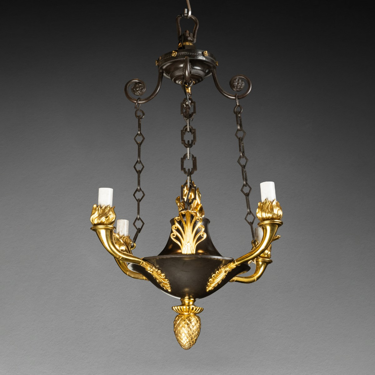 Lustre à quatre lumières en bronze patiné et doré premier tiers du XIX ème siècle