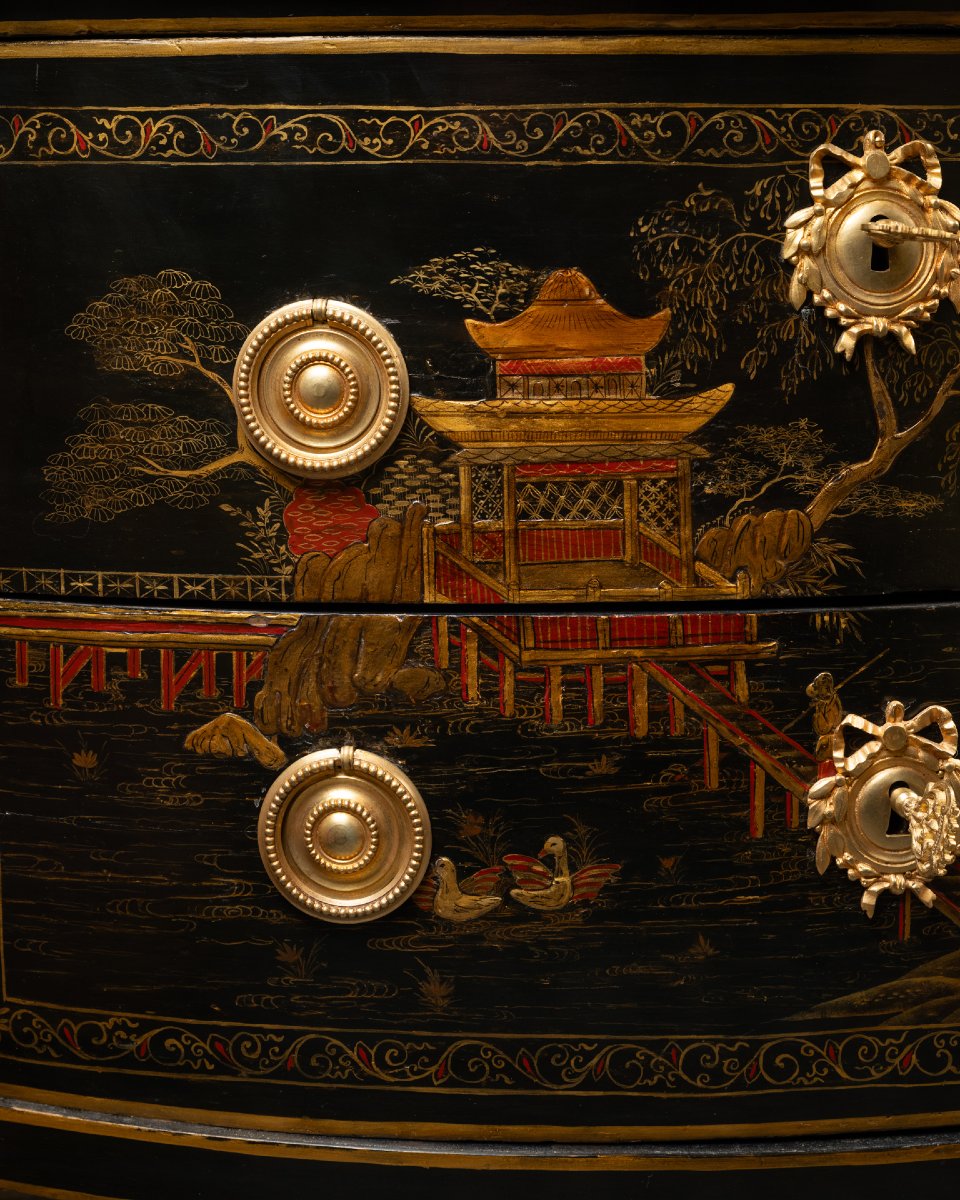 Commode en vernis martin époque Louis XVI signée "RUBESTUCK"-photo-1