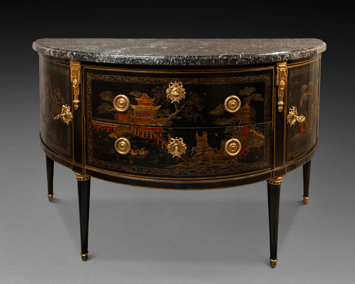 Commode en vernis martin époque Louis XVI signée "RUBESTUCK"