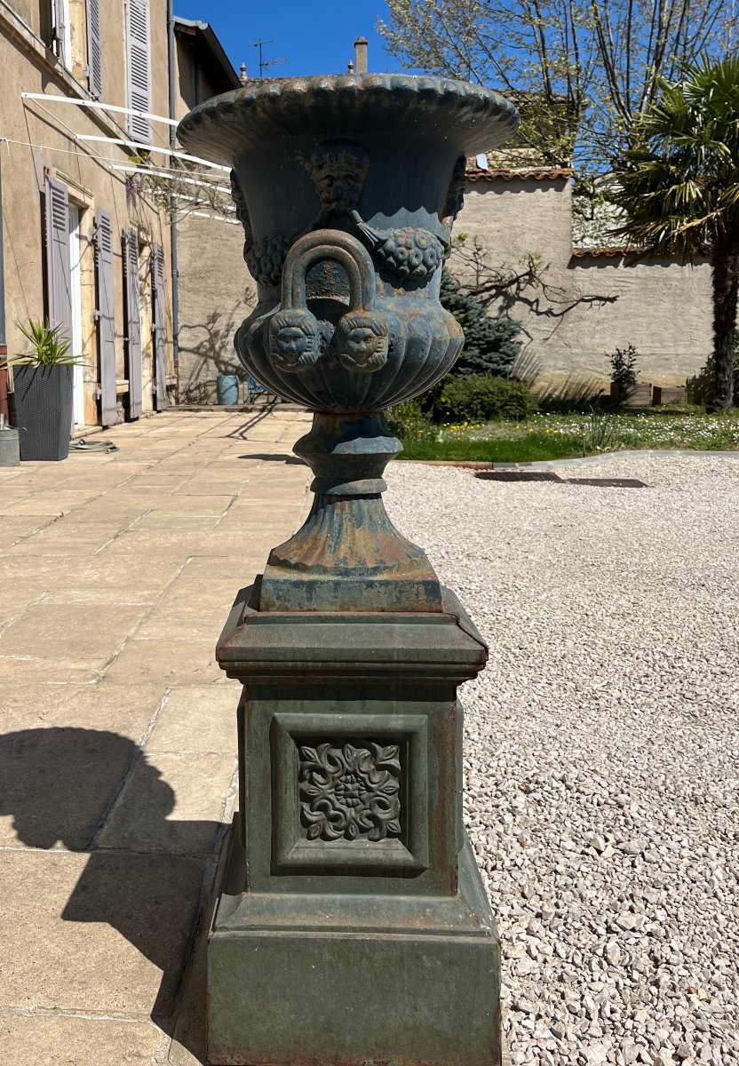 Paire de vases Médicis en fonte-photo-1