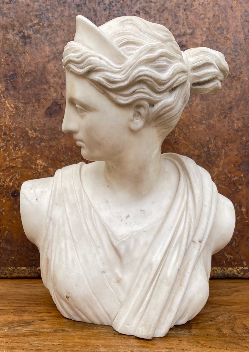 Sculpture En Marbre. Buste De Femme à l'Antique.