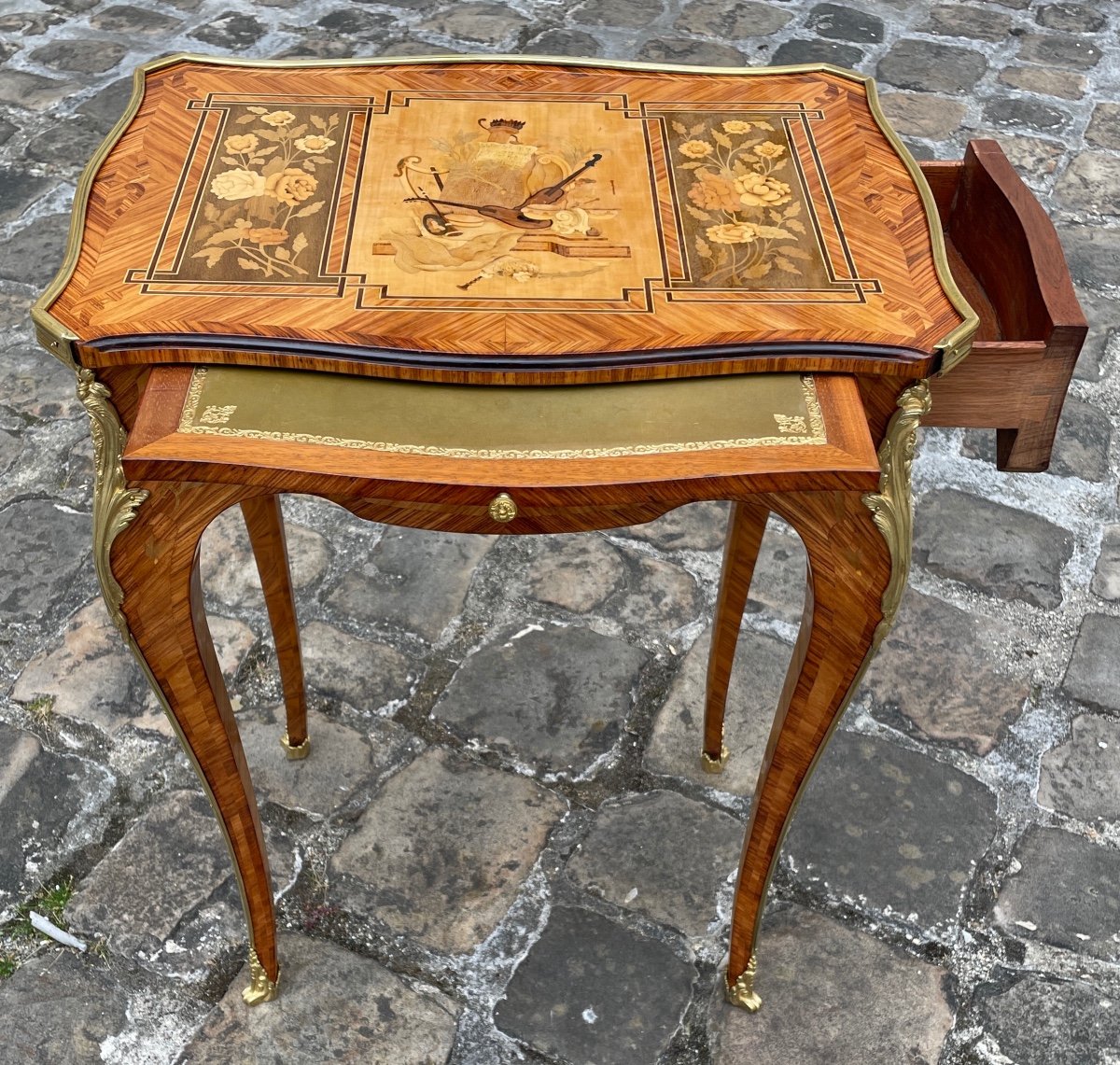 Petite table à écrire de salon marquetée toutes faces de style Louis XV-photo-6