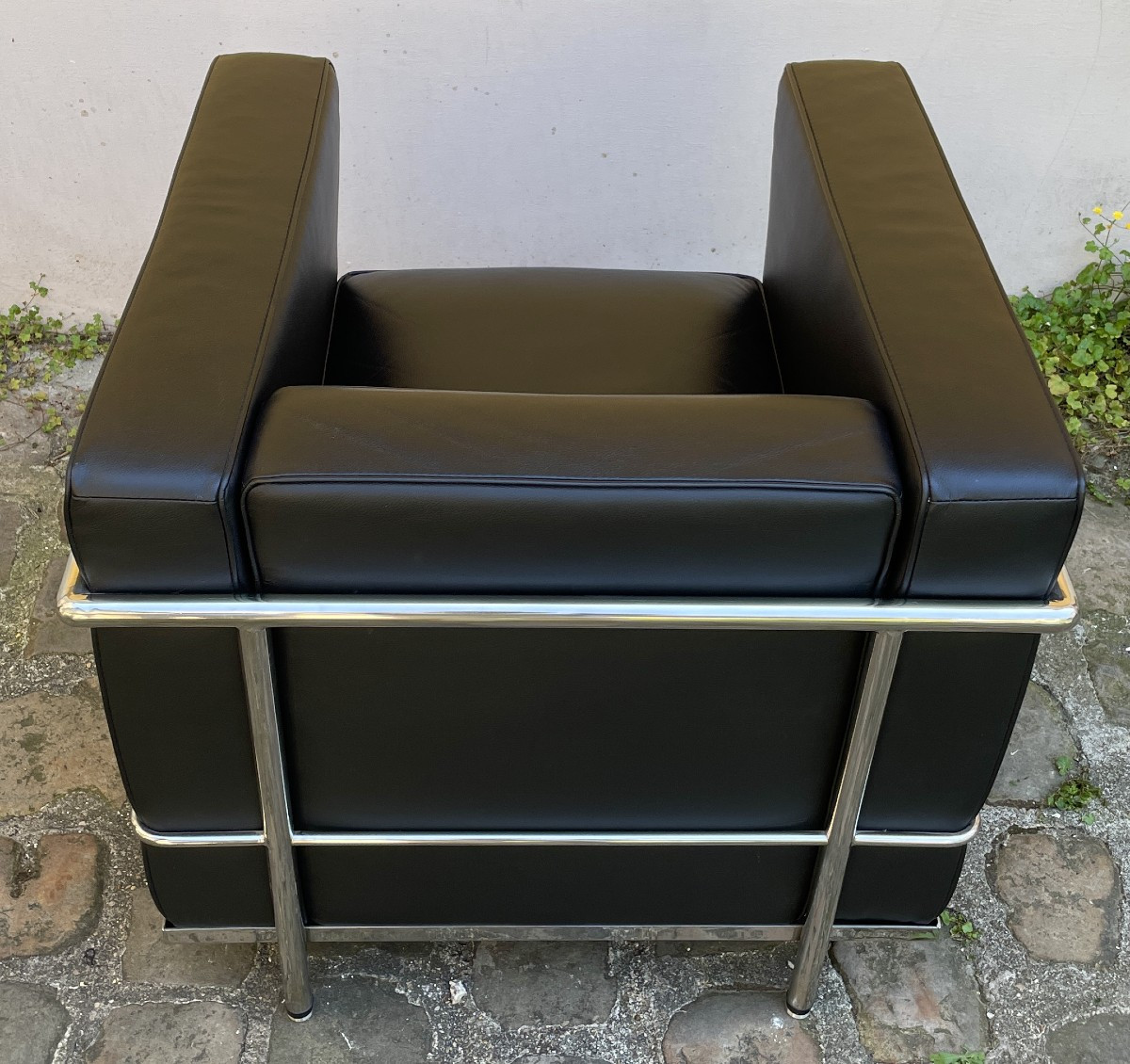 Paire de fauteuils Art Déco . Type LC2 par le Corbusier.-photo-7