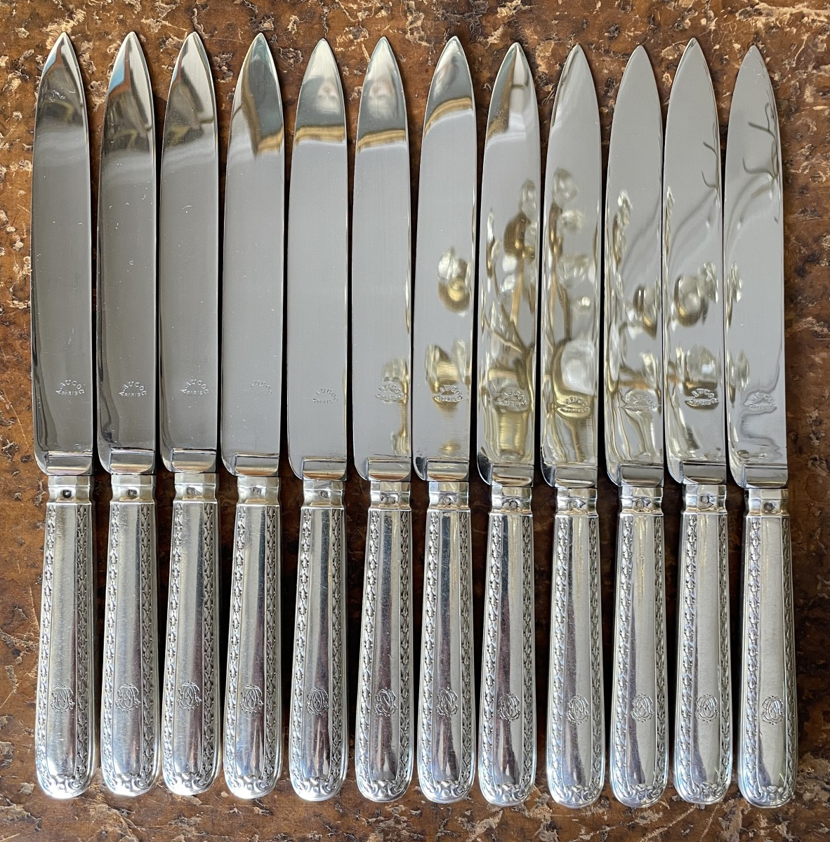 Douze grands couteaux en argent. Maison AUCOC