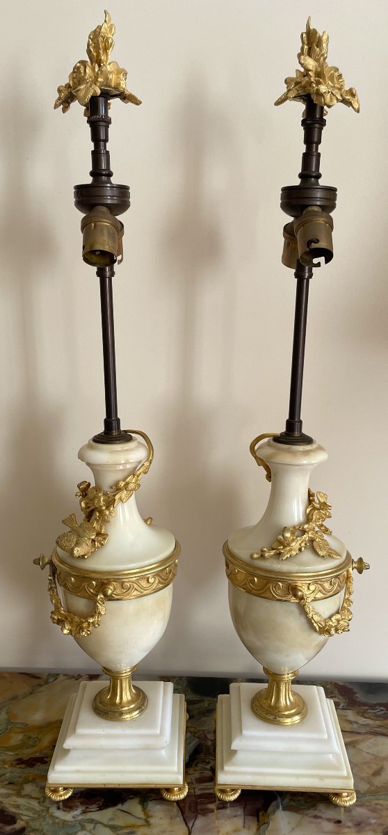 Paire de lampes Louis XVI en marbre de Carrare et bronze doré-photo-5