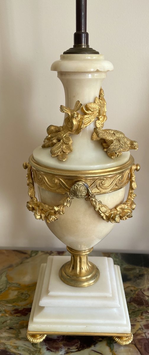 Paire de lampes Louis XVI en marbre de Carrare et bronze doré-photo-6