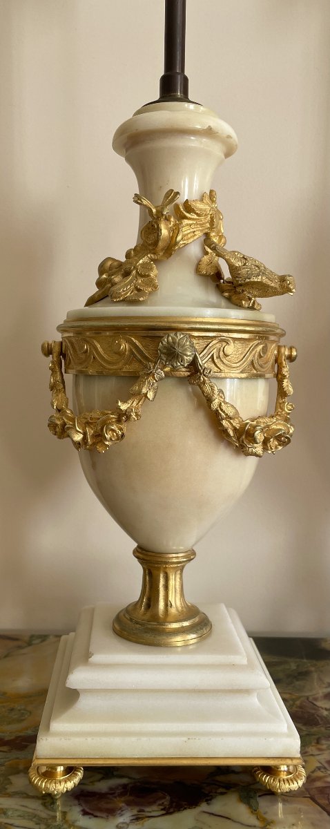 Paire de lampes Louis XVI en marbre de Carrare et bronze doré-photo-7