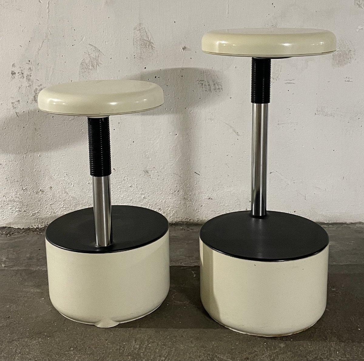 Paire de Tabourets : Modèle Golf, par Roberto Lucci & Paolo Orlandini. Editeur Velca Legnano -photo-4