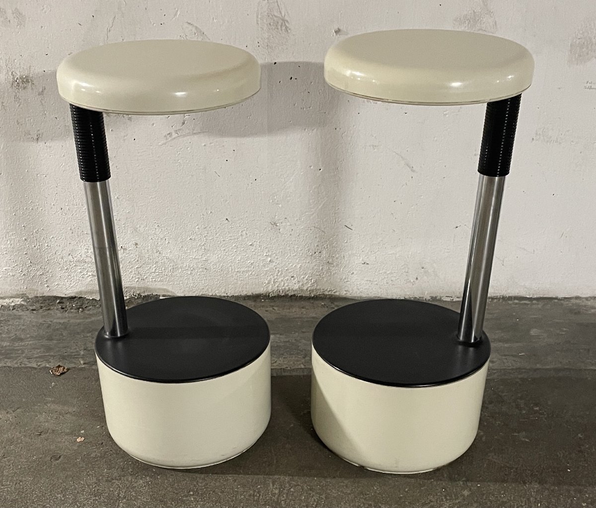 Paire de Tabourets : Modèle Golf, par Roberto Lucci & Paolo Orlandini. Editeur Velca Legnano -photo-1
