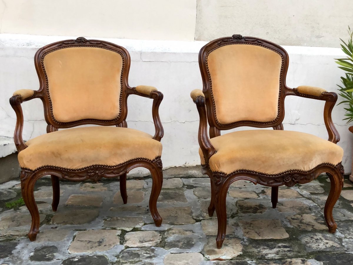 Paire De Fauteuils Cabriolets Lyonnais, d'époque Louis XV, En Noyer